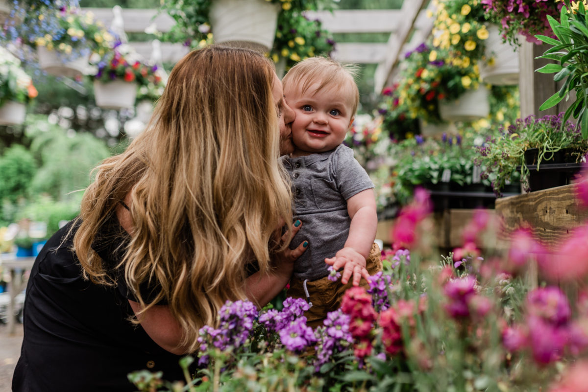 mothers day photoshoot in garden cnter